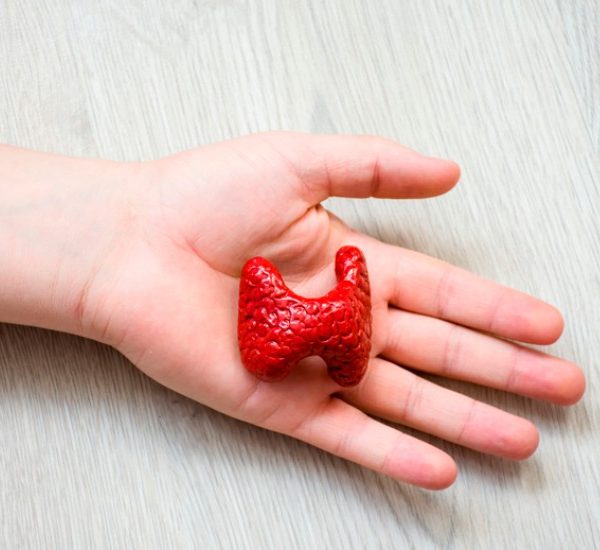 Dra. Monserrat Acosta Tiroidectomía